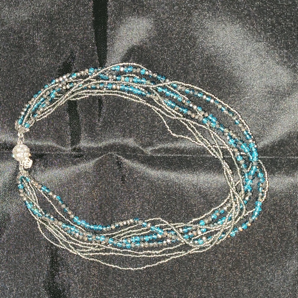 Premier Designs Blue and silver magnetic clasp necklace.  Measurements in pics